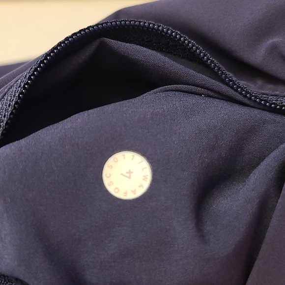 π¦Lululemon On the Fly Jacket in Midnight Navy - Picture 12 of 16